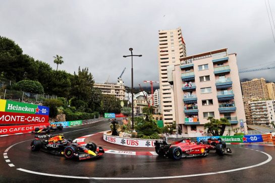 Carlos Sainz Jr (ESP) Ferrari F1-75 and Sergio Perez (MEX) Red Bull Racing RB18.
29.05.2022. Formula 1 World Championship, Rd 7, Monaco Grand Prix, Monte Carlo, Monaco, Race Day.
- www.xpbimages.com, EMail: requests@xpbimages.com © Copyright: Moy / XPB Images