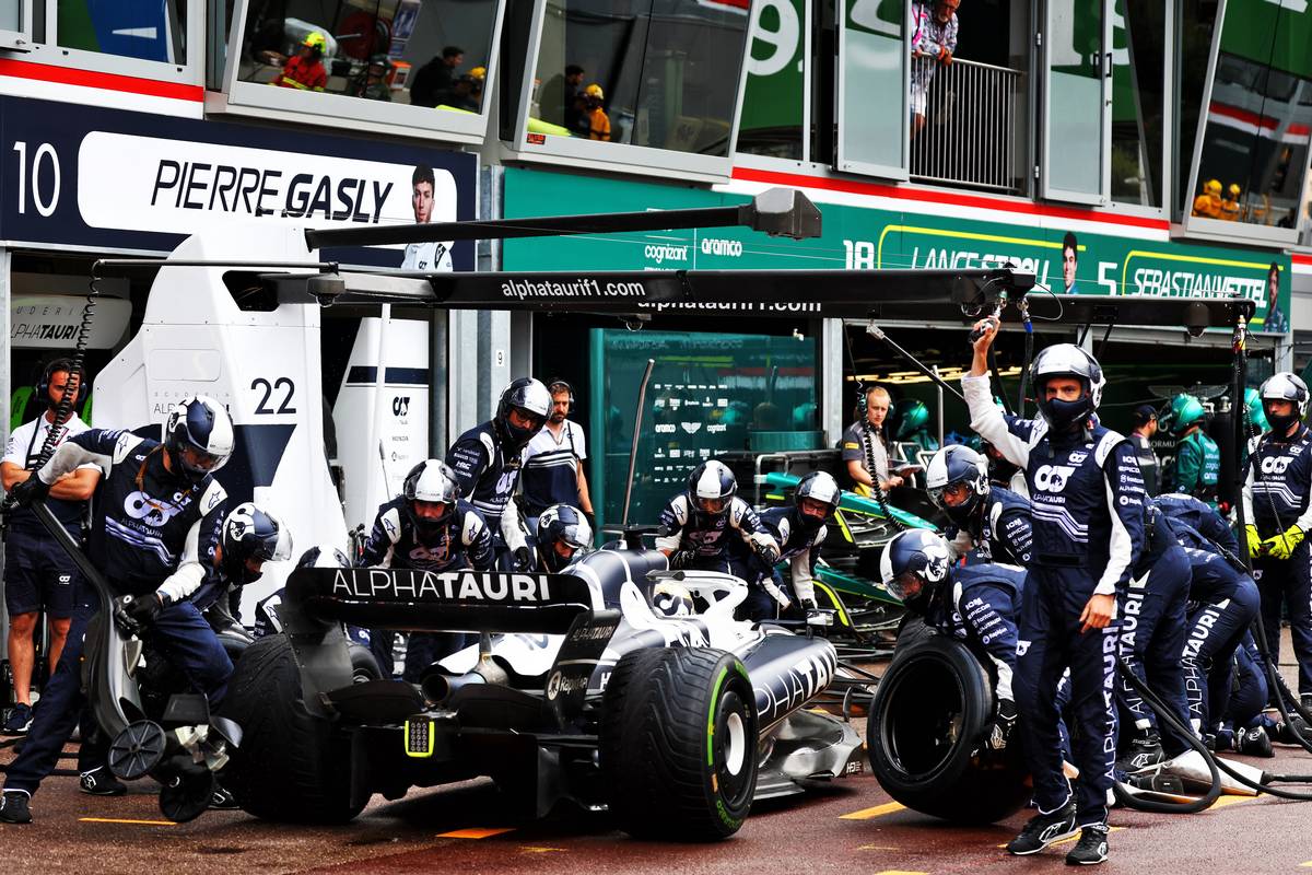 Pierre Gasly (FRA) AlphaTauri AT03 makes a pit stop. 29.05.2022. Formula 1 World Championship, Rd 7, Monaco Grand Prix, Monte Carlo, Monaco, Race