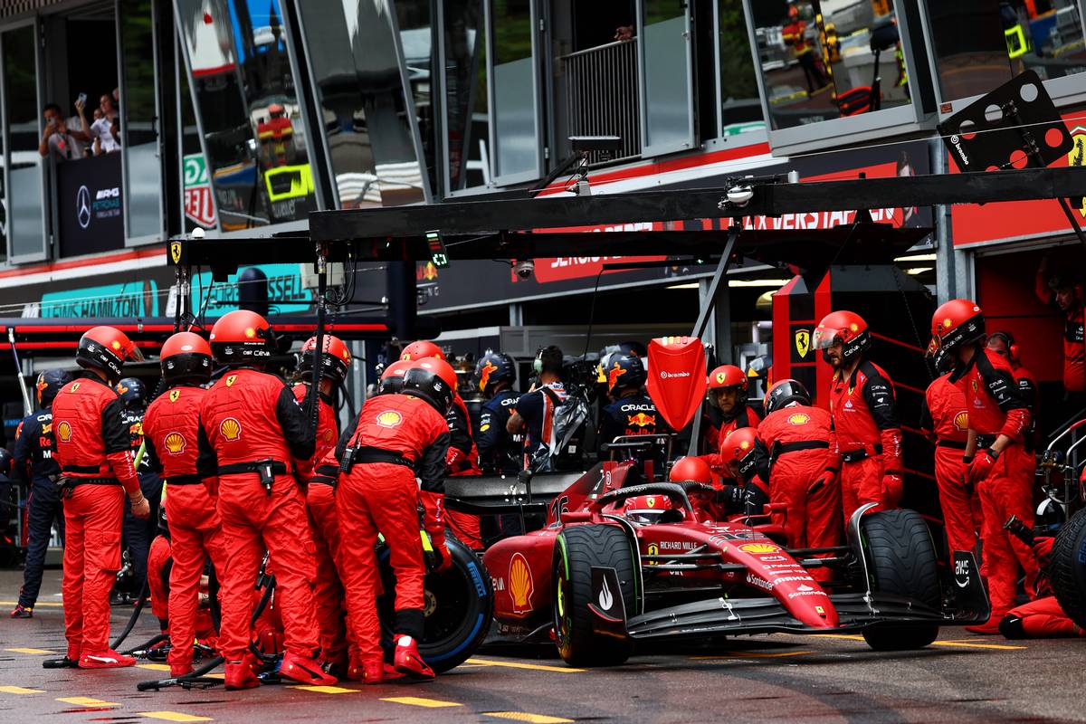 Charles Leclerc (MON) Ferrari F1-75 makes a pit stop. 29.05.2022. Formula 1 World Championship, Rd 7, Monaco Grand Prix, Monte Carlo, Monaco, Race