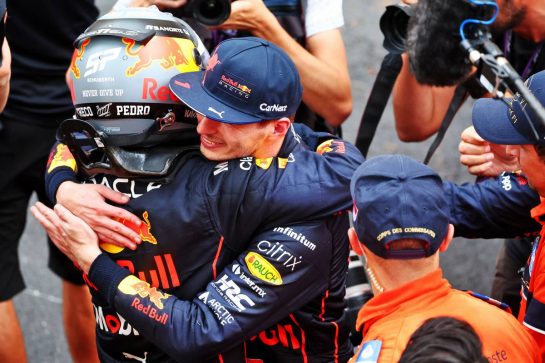 (L to R): Race winner Sergio Perez (MEX) Red Bull Racing celebrates with third placed team mate Max Verstappen (NLD) Red Bull Racing in parc ferme.
29.05.2022. Formula 1 World Championship, Rd 7, Monaco Grand Prix, Monte Carlo, Monaco, Race Day.
- www.xpbimages.com, EMail: requests@xpbimages.com © Copyright: Batchelor / XPB Images
