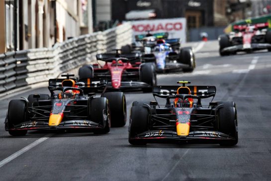 Race winner Sergio Perez (MEX) Red Bull Racing RB18 and Max Verstappen (NLD) Red Bull Racing RB18 at the end of the race.
29.05.2022. Formula 1 World Championship, Rd 7, Monaco Grand Prix, Monte Carlo, Monaco, Race Day.
 - www.xpbimages.com, EMail: requests@xpbimages.com © Copyright: Coates / XPB Images