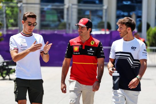 (L to R): George Russell (GBR) Mercedes AMG F1 with Carlos Sainz Jr (ESP) Ferrari and Pierre Gasly (FRA) AlphaTauri.
10.06.2022. Formula 1 World Championship, Rd 8, Azerbaijan Grand Prix, Baku Street Circuit, Azerbaijan, Practice Day.
- www.xpbimages.com, EMail: requests@xpbimages.com © Copyright: Bearne / XPB Images