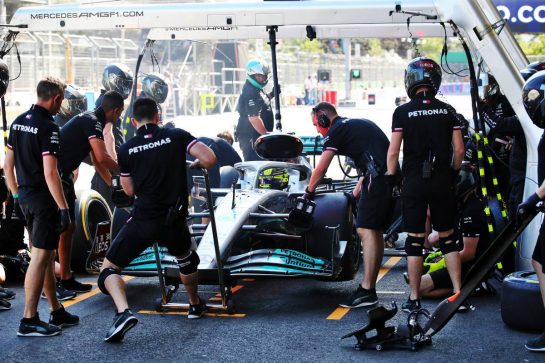 Lewis Hamilton (GBR) Mercedes AMG F1 W13.
10.06.2022. Formula 1 World Championship, Rd 8, Azerbaijan Grand Prix, Baku Street Circuit, Azerbaijan, Practice Day.
- www.xpbimages.com, EMail: requests@xpbimages.com © Copyright: Coates / XPB Images