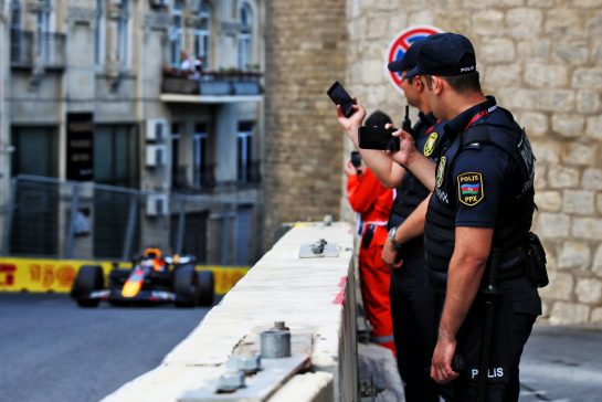 Circuit atmosphere - Police watch Max Verstappen (NLD) Red Bull Racing RB18.
10.06.2022. Formula 1 World Championship, Rd 8, Azerbaijan Grand Prix, Baku Street Circuit, Azerbaijan, Practice Day.
- www.xpbimages.com, EMail: requests@xpbimages.com © Copyright: Coates / XPB Images