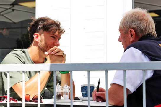 (L to R): Pierre Gasly (FRA) AlphaTauri with Dr Helmut Marko (AUT) Red Bull Motorsport Consultant.
12.06.2022. Formula 1 World Championship, Rd 8, Azerbaijan Grand Prix, Baku Street Circuit, Azerbaijan, Race Day.
 - www.xpbimages.com, EMail: requests@xpbimages.com © Copyright: Coates / XPB Images