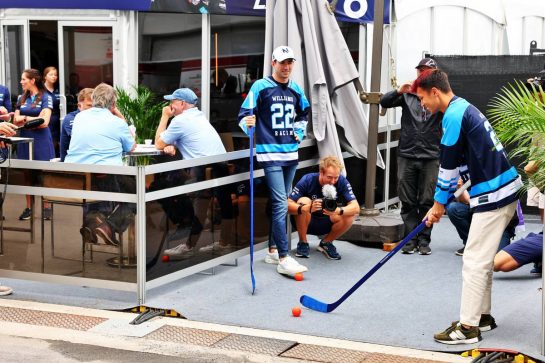 Alexander Albon (THA) Williams Racing and Nicholas Latifi (CDN) Williams Racing play hockey.
16.06.2022. Formula 1 World Championship, Rd 9, Canadian Grand Prix, Montreal, Canada, Preparation Day.
- www.xpbimages.com, EMail: requests@xpbimages.com © Copyright: Batchelor / XPB Images