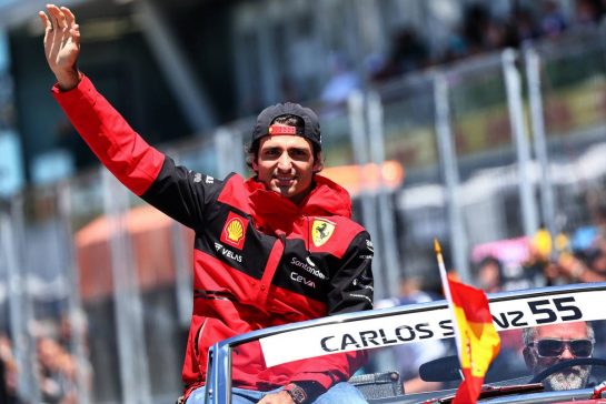 Carlos Sainz Jr (ESP) Ferrari on the drivers parade.
19.06.2022. Formula 1 World Championship, Rd 9, Canadian Grand Prix, Montreal, Canada, Race Day.
- www.xpbimages.com, EMail: requests@xpbimages.com © Copyright: Batchelor / XPB Images