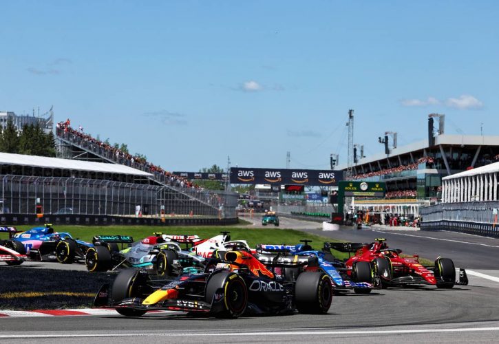 Max Verstappen (NLD) Red Bull Racing RB18 leads at the start of the race. 19.06.2022. Formula 1 World Championship, Rd 9, Canadian Grand Prix, Montreal, Canada, Race