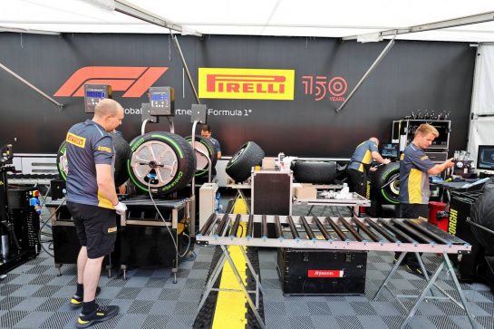 Pirelli technicians in the paddock.
30.06.2022. Formula 1 World Championship, Rd 10, British Grand Prix, Silverstone, England, Preparation Day.
- www.xpbimages.com, EMail: requests@xpbimages.com © Copyright: Moy / XPB Images