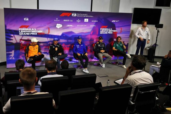 (L to R): Lando Norris (GBR) McLaren; Fernando Alonso (ESP) Alpine F1 Team; Mick Schumacher (GER) Haas F1 Team; Sergio Perez (MEX) Red Bull Racing; and Sebastian Vettel (GER) Aston Martin F1 Team, in the FIA Press Conference.
30.06.2022. Formula 1 World Championship, Rd 10, British Grand Prix, Silverstone, England, Preparation Day.
- www.xpbimages.com, EMail: requests@xpbimages.com © Copyright: Moy / XPB Images
