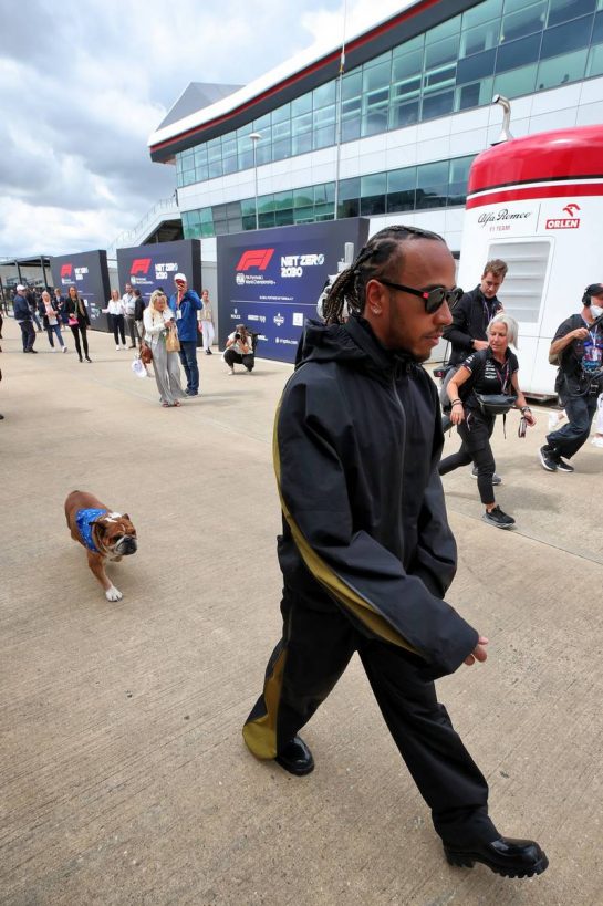 Lewis Hamilton (GBR) Mercedes AMG F1 with Roscoe (GBR) Dog.
01.07.2022. Formula 1 World Championship, Rd 10, British Grand Prix, Silverstone, England, Practice Day.
 - www.xpbimages.com, EMail: requests@xpbimages.com © Copyright: Coates / XPB Images