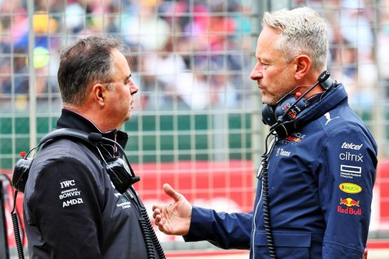 (L to R): Ron Meadows (GBR) Mercedes GP Team Manager with Jonathan Wheatley (GBR) Red Bull Racing Team Manager.
01.07.2022. Formula 1 World Championship, Rd 10, British Grand Prix, Silverstone, England, Practice Day.
- www.xpbimages.com, EMail: requests@xpbimages.com © Copyright: Batchelor / XPB Images