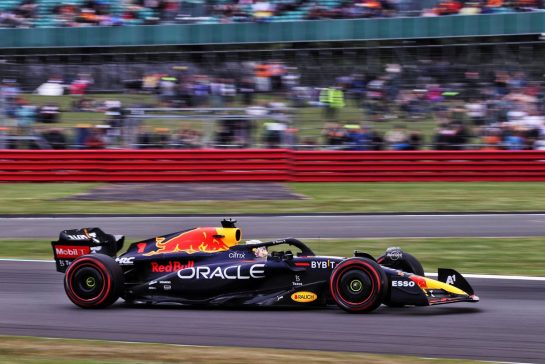 Max Verstappen (NLD) Red Bull Racing RB18.
01.07.2022. Formula 1 World Championship, Rd 10, British Grand Prix, Silverstone, England, Practice Day.
- www.xpbimages.com, EMail: requests@xpbimages.com © Copyright: Moy / XPB Images