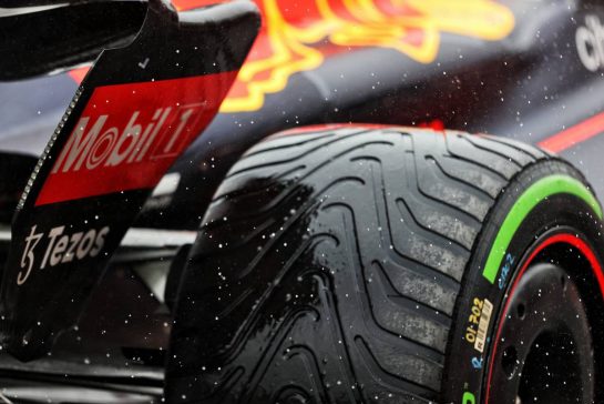 Red Bull Racing RB18 - wet Pirelli tyre.
02.07.2022. Formula 1 World Championship, Rd 10, British Grand Prix, Silverstone, England, Qualifying Day.
- www.xpbimages.com, EMail: requests@xpbimages.com © Copyright: Moy / XPB Images