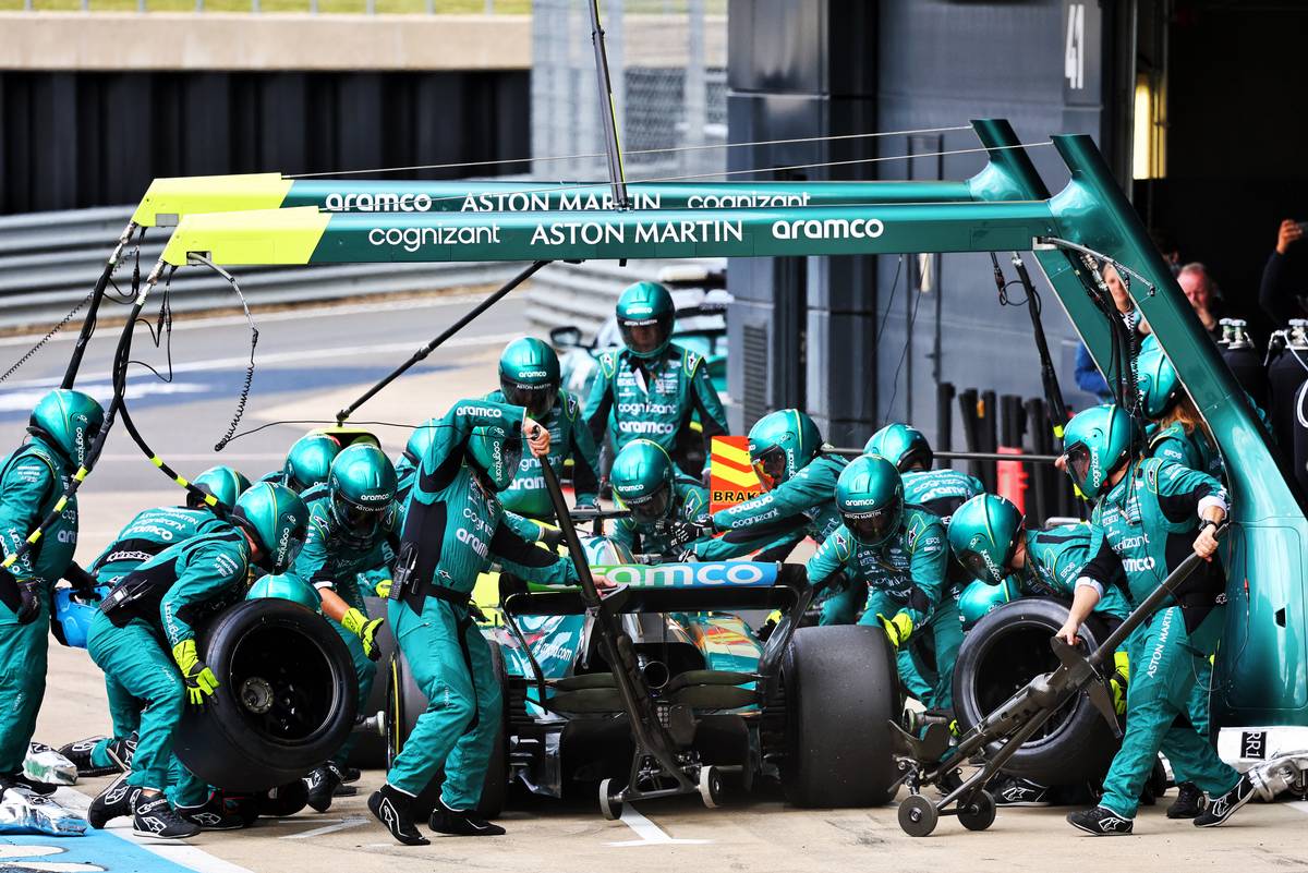 Lance Stroll (CDN) Aston Martin F1 Team AMR22 makes a pit stop. 03.07.2022. Formula 1 World Championship, Rd 10, British Grand Prix, Silverstone, England, Race