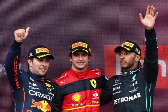 1st place Carlos Sainz Jr (ESP) Ferrari F1-75, with 2nd place Sergio Perez (MEX) Red Bull Racing RB18 and 3rd place Lewis Hamilton (GBR) Mercedes AMG F1 W13.
03.07.2022. Formula 1 World Championship, Rd 10, British Grand Prix, Silverstone, England, Race Day.
- www.xpbimages.com, EMail: requests@xpbimages.com © Copyright: Batchelor / XPB Images