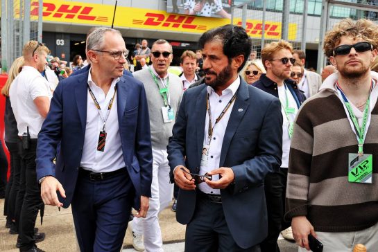 (L to R): Stefano Domenicali (ITA) Formula One President and CEO with Mohammed Bin Sulayem (UAE) FIA President on the grid.
03.07.2022. Formula 1 World Championship, Rd 10, British Grand Prix, Silverstone, England, Race Day.
- www.xpbimages.com, EMail: requests@xpbimages.com © Copyright: Moy / XPB Images