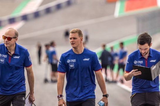 Mick Schumacher (GER) Haas F1 Team walks the circuit with the team.
07.07.2022. Formula 1 World Championship, Rd 11, Austrian Grand Prix, Spielberg, Austria, Preparation Day.
- www.xpbimages.com, EMail: requests@xpbimages.com © Copyright: Bearne / XPB Images