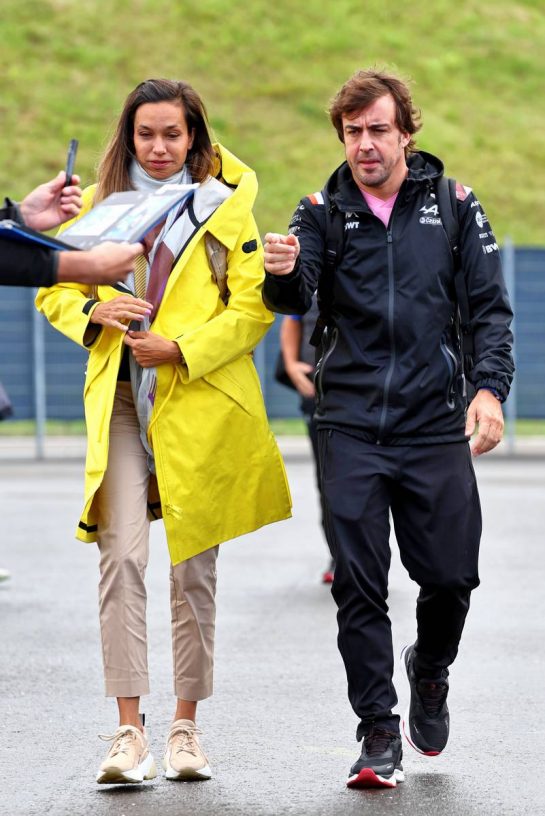 (L to R): Andrea Schlager (AUT) Journalist with her boyfriend Fernando Alonso (ESP) Alpine F1 Team.
08.07.2022. Formula 1 World Championship, Rd 11, Austrian Grand Prix, Spielberg, Austria, Qualifying Day.
- www.xpbimages.com, EMail: requests@xpbimages.com © Copyright: Batchelor / XPB Images