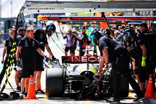 Lewis Hamilton (GBR) Mercedes AMG F1 W13.
08.07.2022. Formula 1 World Championship, Rd 11, Austrian Grand Prix, Spielberg, Austria, Qualifying Day.
- www.xpbimages.com, EMail: requests@xpbimages.com © Copyright: Batchelor / XPB Images