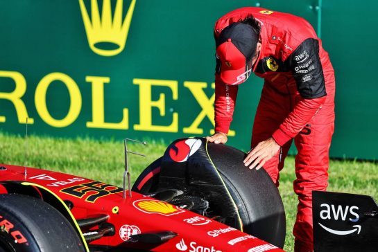 Carlos Sainz Jr (ESP) Ferrari F1-75 in qualifying parc ferme.
08.07.2022. Formula 1 World Championship, Rd 11, Austrian Grand Prix, Spielberg, Austria, Qualifying Day.
- www.xpbimages.com, EMail: requests@xpbimages.com © Copyright: Batchelor / XPB Images
