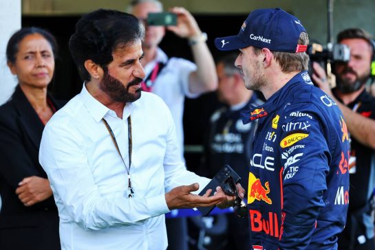 (L to R): Mohammed Bin Sulayem (UAE) FIA President in qualifying parc ferme with Max Verstappen (NLD) Red Bull Racing.
08.07.2022. Formula 1 World Championship, Rd 11, Austrian Grand Prix, Spielberg, Austria, Qualifying Day.
- www.xpbimages.com, EMail: requests@xpbimages.com © Copyright: Batchelor / XPB Images
