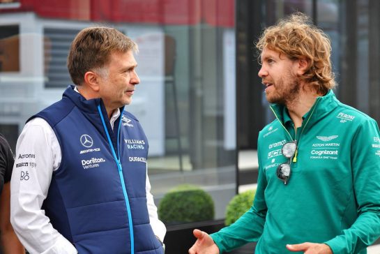 (L to R): Jost Capito (GER) Williams Racing Chief Executive Officer with Sebastian Vettel (GER) Aston Martin F1 Team.
09.07.2022. Formula 1 World Championship, Rd 11, Austrian Grand Prix, Spielberg, Austria, Sprint Day.
- www.xpbimages.com, EMail: requests@xpbimages.com © Copyright: Batchelor / XPB Images