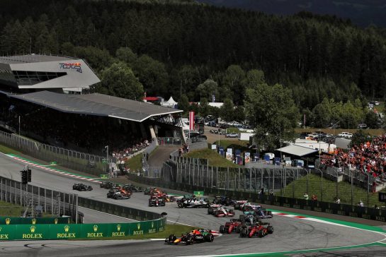 Max Verstappen (NLD) Red Bull Racing RB18 leads at the start.
09.07.2022. Formula 1 World Championship, Rd 11, Austrian Grand Prix, Spielberg, Austria, Sprint Day.
- www.xpbimages.com, EMail: requests@xpbimages.com © Copyright: Coates / XPB Images