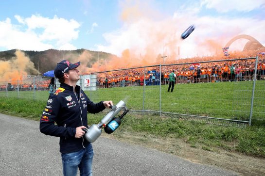 Max Verstappen (NLD) Red Bull Racing on the drivers parade.
10.07.2022. Formula 1 World Championship, Rd 11, Austrian Grand Prix, Spielberg, Austria, Race Day.
- www.xpbimages.com, EMail: requests@xpbimages.com © Copyright: Coates / XPB Images