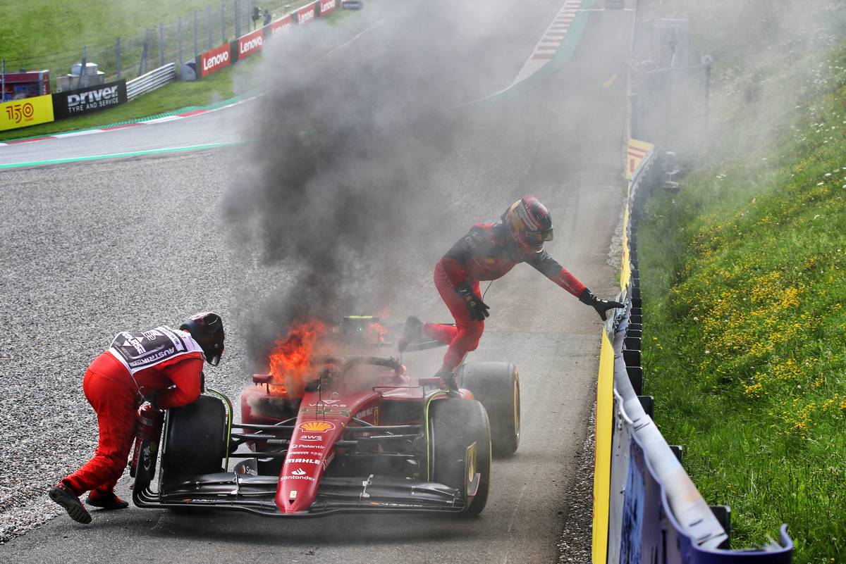 Carlos Sainz Jr (ESP) retired from the race with his Ferrari F1-75 on fire. 10.07.2022. Formula 1 World Championship, Rd 11, Austrian Grand Prix, Spielberg, Austria, Race 