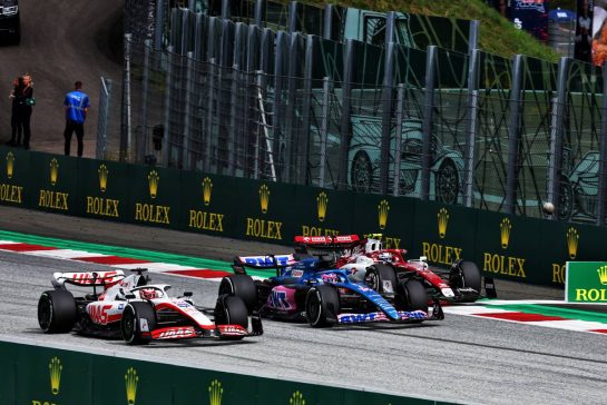 (L to R): Kevin Magnussen (DEN) Haas VF-22; Fernando Alonso (ESP) Alpine F1 Team A522; and Guanyu Zhou (CHN) Alfa Romeo F1 Team C42, battle for position.
10.07.2022. Formula 1 World Championship, Rd 11, Austrian Grand Prix, Spielberg, Austria, Race Day.
- www.xpbimages.com, EMail: requests@xpbimages.com © Copyright: Batchelor / XPB Images