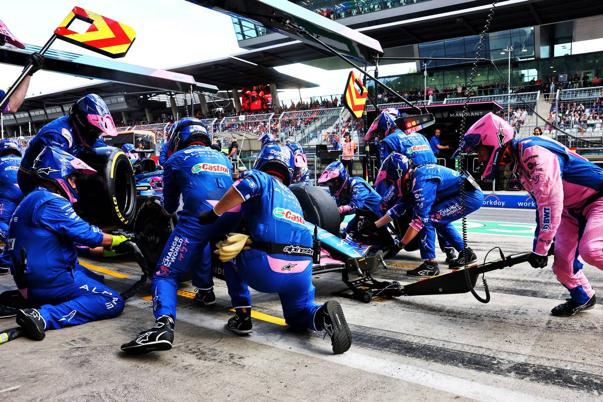 Fernando Alonso (ESP) Alpine F1 Team A522 makes a pit stop. 10.07.2022. Formula 1 World Championship, Rd 11, Austrian Grand Prix, Spielberg, Austria, Race