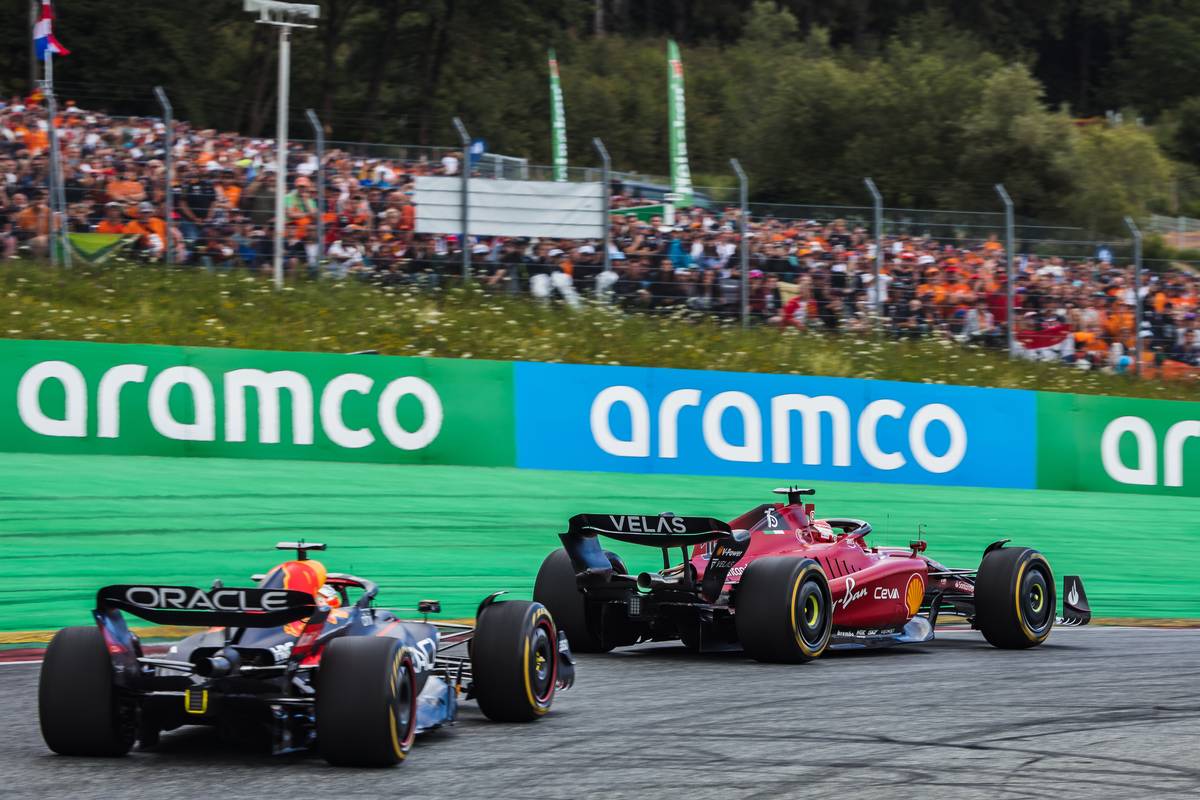Charles Leclerc (MON) Ferrari F1-75 leads Max Verstappen (NLD) Red Bull Racing RB18. 10.07.2022. Formula 1 World Championship, Rd 11, Austrian Grand Prix, Spielberg, Austria, Race