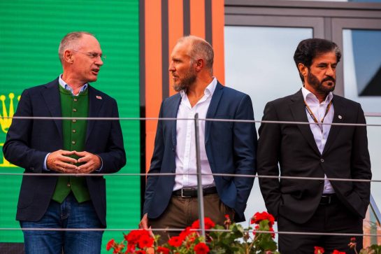 Hermann Maier (AUT) Former Alpine Ski Racer (Centre) on the podium with Mohammed Bin Sulayem (UAE) FIA President (Right).
10.07.2022. Formula 1 World Championship, Rd 11, Austrian Grand Prix, Spielberg, Austria, Race Day.
- www.xpbimages.com, EMail: requests@xpbimages.com © Copyright: Charniaux / XPB Images