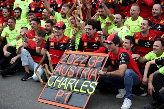 Race winner Charles Leclerc (MON) Ferrari celebrates with brother Arthur Leclerc (FRA) Ferrari Academy Driver (Left), Mattia Binotto (ITA) Ferrari Team Principal; team mate Carlos Sainz Jr (ESP) Ferrari, and the team.
10.07.2022. Formula 1 World Championship, Rd 11, Austrian Grand Prix, Spielberg, Austria, Race Day.
- www.xpbimages.com, EMail: requests@xpbimages.com © Copyright: Coates / XPB Images