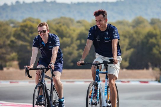 Alexander Albon (THA) Williams Racing rides the circuit with the team.
21.07.2022. Formula 1 World Championship, Rd 12, French Grand Prix, Paul Ricard, France, Preparation Day.
- www.xpbimages.com, EMail: requests@xpbimages.com © Copyright: Bearne / XPB Images