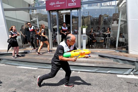 Frederic Vasseur (FRA) Alfa Romeo F1 Team Team Principal in the paddock with a water pistol.
21.07.2022. Formula 1 World Championship, Rd 12, French Grand Prix, Paul Ricard, France, Preparation Day.
- www.xpbimages.com, EMail: requests@xpbimages.com © Copyright: Moy / XPB Images