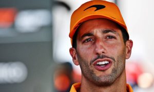 Ricciardo: McLaren's crews had to hear it 'from the horse's mouth'