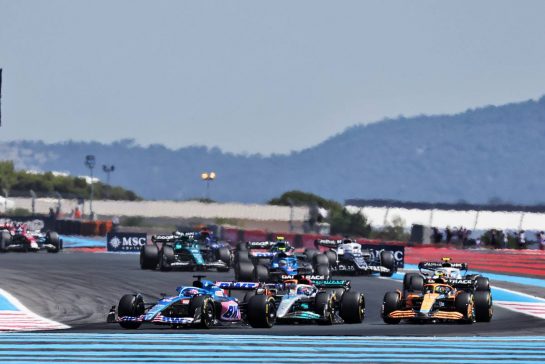 Fernando Alonso (ESP) Alpine F1 Team A522 at the start of the race.
24.07.2022. Formula 1 World Championship, Rd 12, French Grand Prix, Paul Ricard, France, Race Day.
- www.xpbimages.com, EMail: requests@xpbimages.com © Copyright: Bearne / XPB Images