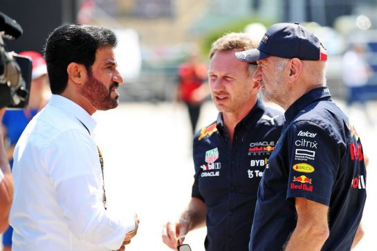 (L to R): Mohammed Bin Sulayem (UAE) FIA President with Christian Horner (GBR) Red Bull Racing Team Principal and Adrian Newey (GBR) Red Bull Racing Chief Technical Officer.
29.07.2022. Formula 1 World Championship, Rd 13, Hungarian Grand Prix, Budapest, Hungary, Practice Day.
 - www.xpbimages.com, EMail: requests@xpbimages.com © Copyright: Coates / XPB Images