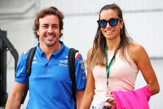 (L to R): Fernando Alonso (ESP) Alpine F1 Team with his girlfriend Andrea Schlager (AUT) Journalist.
30.07.2022. Formula 1 World Championship, Rd 13, Hungarian Grand Prix, Budapest, Hungary, Qualifying Day.
 - www.xpbimages.com, EMail: requests@xpbimages.com © Copyright: Coates / XPB Images