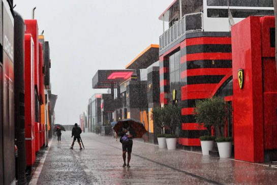 Circuit atmosphere - rain falls in the paddock.
30.07.2022. Formula 1 World Championship, Rd 13, Hungarian Grand Prix, Budapest, Hungary, Qualifying Day.
- www.xpbimages.com, EMail: requests@xpbimages.com © Copyright: Moy / XPB Images