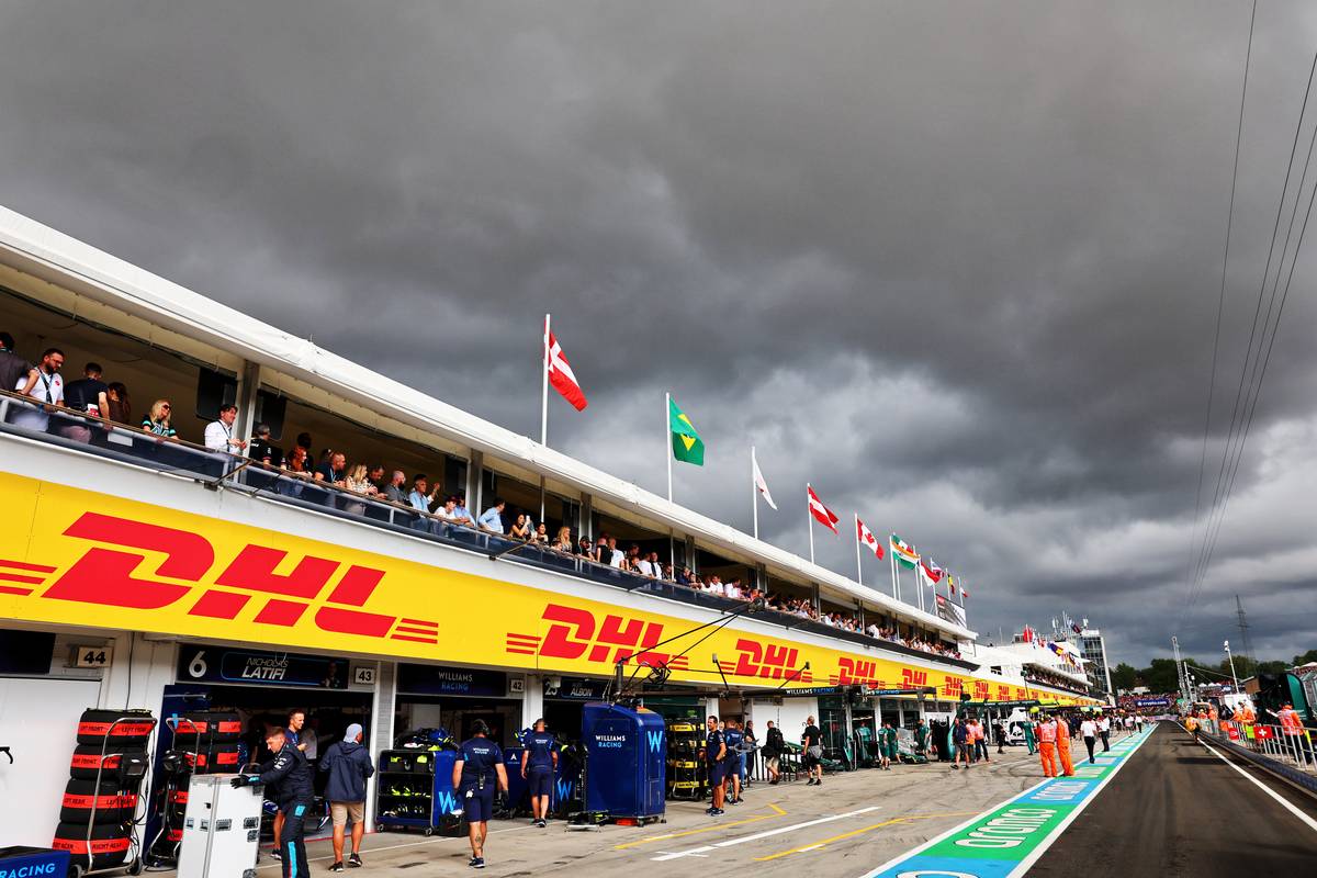 Circuit atmosphere - dark clouds over the pit lane before qualifying. 30.07.2022. Formula 1 World Championship, Rd 13, Hungarian Grand Prix, Budapest, Hungary, Qualifying