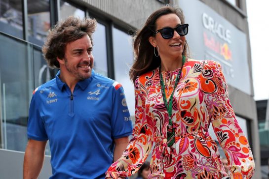 (L to R): Fernando Alonso (ESP) Alpine F1 Team with his girlfriend Andrea Schlager (AUT) Journalist.
31.07.2022. Formula 1 World Championship, Rd 13, Hungarian Grand Prix, Budapest, Hungary, Race Day.
 - www.xpbimages.com, EMail: requests@xpbimages.com © Copyright: Coates / XPB Images