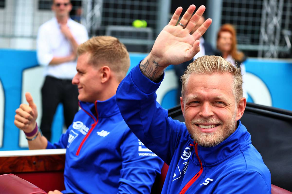 Kevin Magnussen (DEN) Haas F1 Team and Mick Schumacher (GER) Haas F1 Team on the drivers parade. 31.07.2022. Formula 1 World Championship, Rd 13, Hungarian Grand Prix, Budapest, Hungary, Race