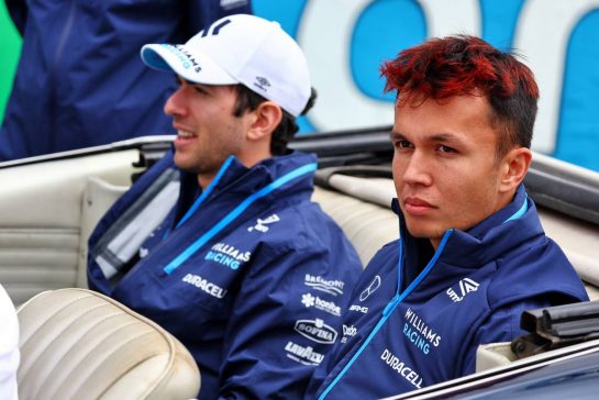 Alexander Albon (THA) Williams Racing and team mate Nicholas Latifi (CDN) Williams Racing on the drivers parade.
31.07.2022. Formula 1 World Championship, Rd 13, Hungarian Grand Prix, Budapest, Hungary, Race Day.
- www.xpbimages.com, EMail: requests@xpbimages.com © Copyright: Batchelor / XPB Images