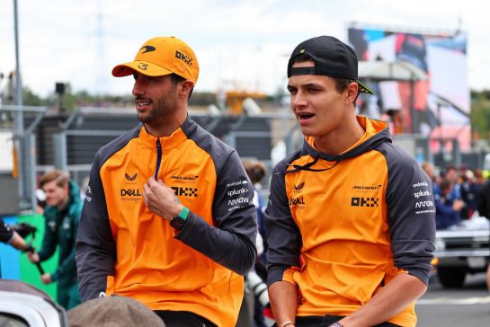 (L to R): Daniel Ricciardo (AUS) McLaren and team mate Lando Norris (GBR) McLaren on the drivers parade.
31.07.2022. Formula 1 World Championship, Rd 13, Hungarian Grand Prix, Budapest, Hungary, Race Day.
- www.xpbimages.com, EMail: requests@xpbimages.com © Copyright: Batchelor / XPB Images