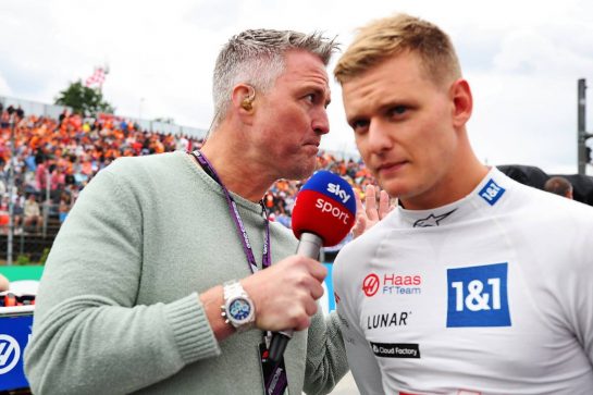 (L to R): Ralf Schumacher (GER) Sky Sport Presenter with Mick Schumacher (GER) Haas F1 Team on the grid.
31.07.2022. Formula 1 World Championship, Rd 13, Hungarian Grand Prix, Budapest, Hungary, Race Day.
 - www.xpbimages.com, EMail: requests@xpbimages.com © Copyright: Coates / XPB Images