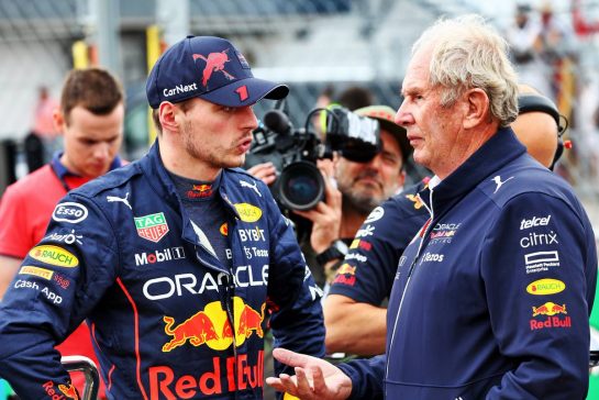 (L to R): Max Verstappen (NLD) Red Bull Racing with Dr Helmut Marko (AUT) Red Bull Motorsport Consultant on the grid.
31.07.2022. Formula 1 World Championship, Rd 13, Hungarian Grand Prix, Budapest, Hungary, Race Day.
- www.xpbimages.com, EMail: requests@xpbimages.com © Copyright: Batchelor / XPB Images