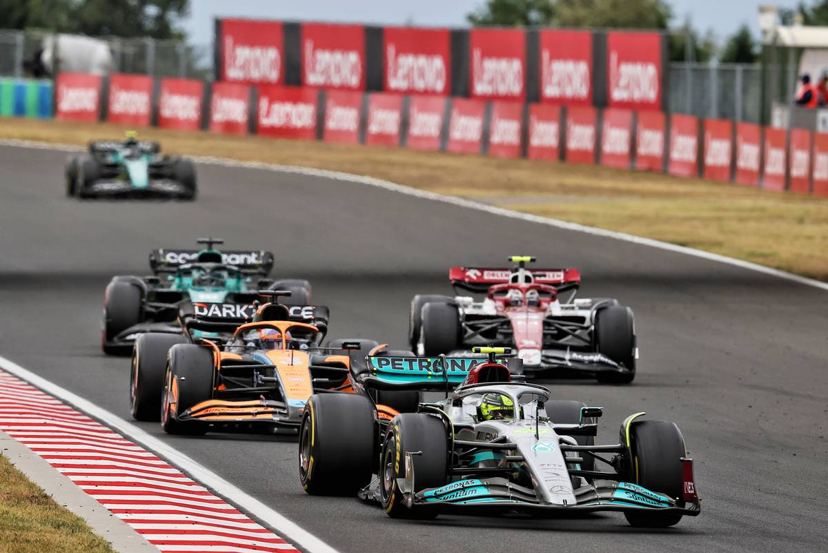 Wolff: Mercedes 'cada vez más cerca' de luchar por ganar carreras